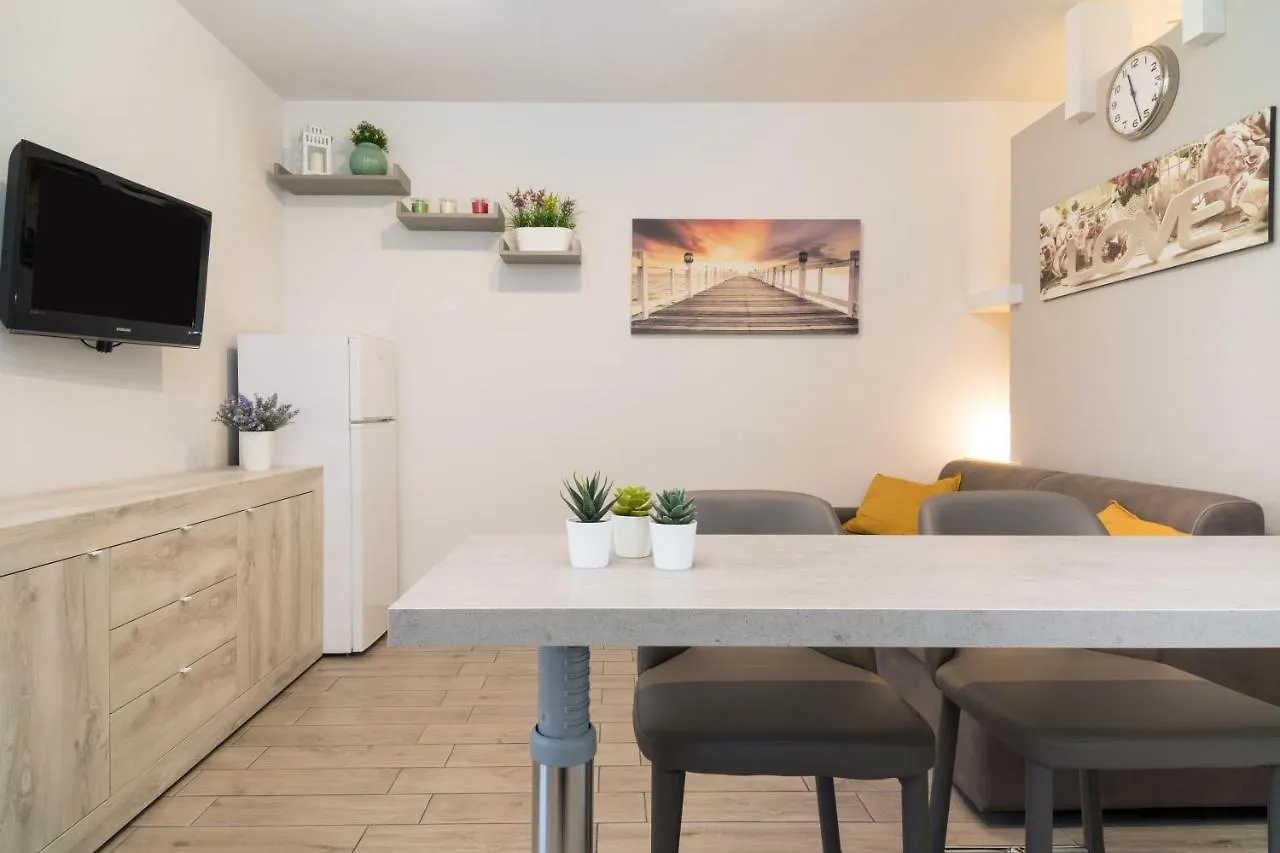 Holiday home Monolocale Glicine Villa Schiso
