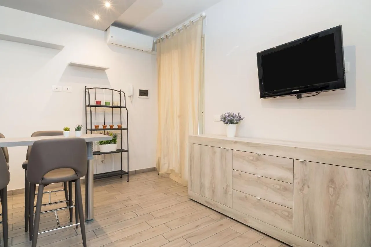 Holiday home Monolocale Glicine Villa Schiso Italy